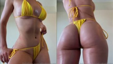 Elizabeth Zaks Nude Yellow Bikini Teasing Video Leaked