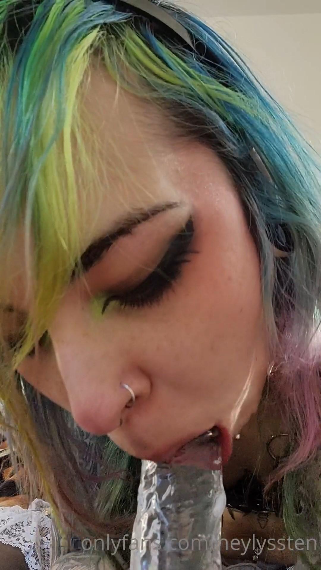 HeyLyssten Deepthroat Dildo Blowjob OnlyFans Video Leaked