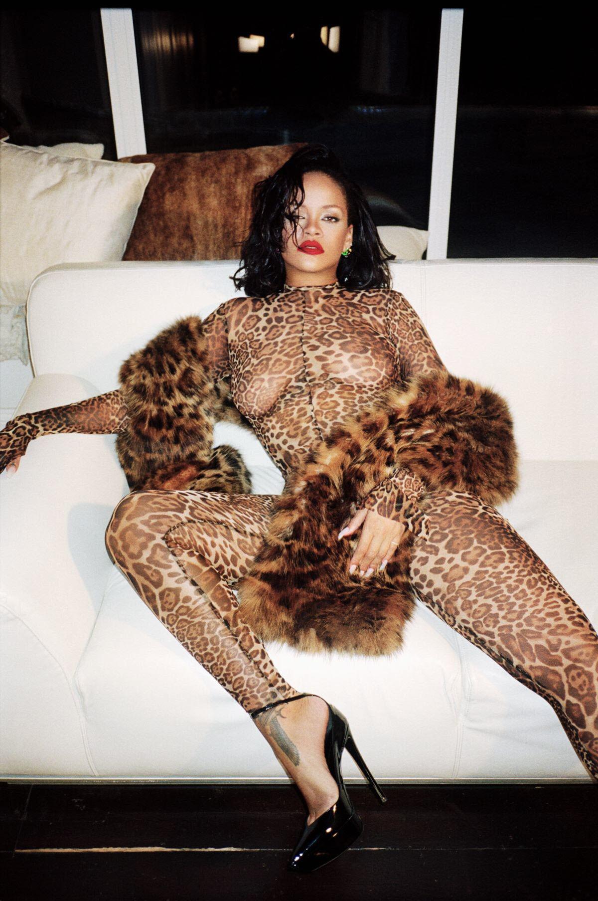 Rihanna Nude Modeling Photoshoot Set Leaked